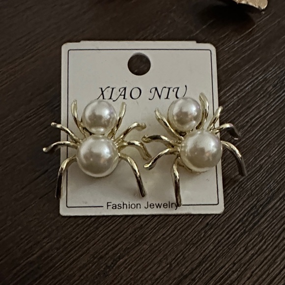 Costume Jewelry- Gold and Pearl Spider Earrings - Picture 1 of 1
